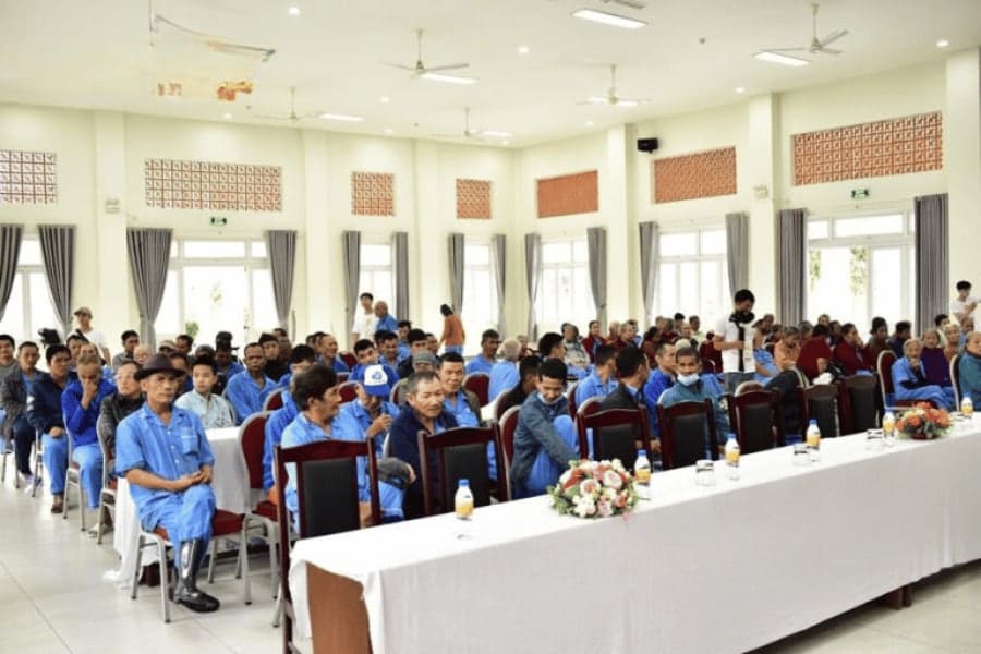 các hoàn cảnh tại trung tâm