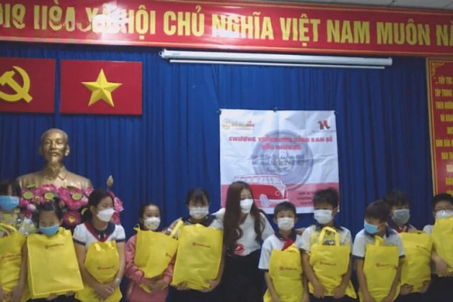 chia sẽ tình yêu cần giờ cho các em nhỏ