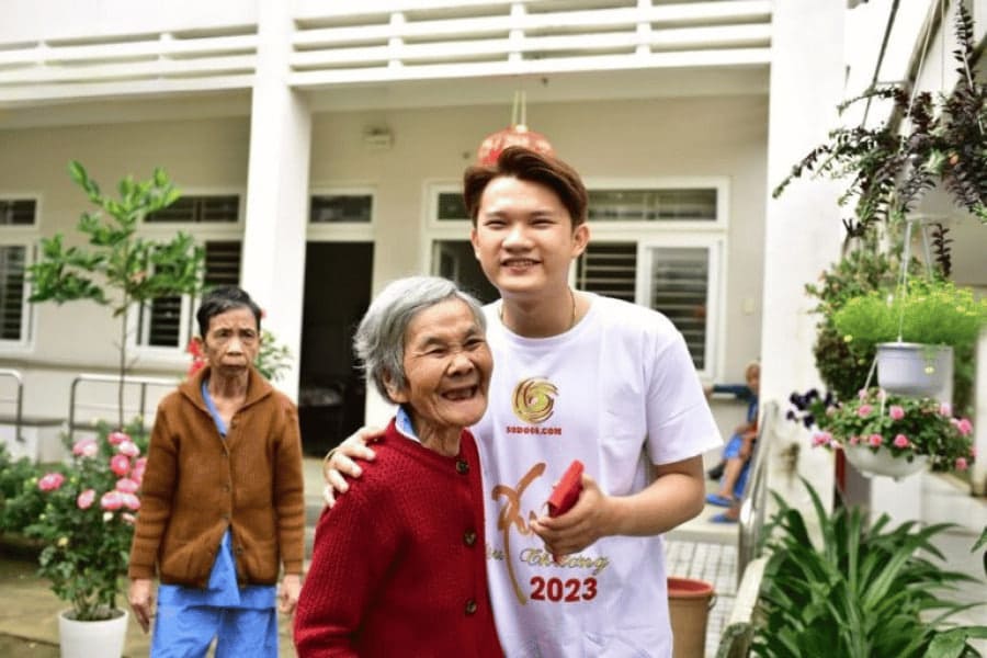 nụ cười hạnh phúc của các cụ